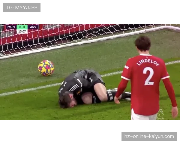 “场边花絮：角球防守中，场边的阿尔特塔不断向球员喊话指示站位”